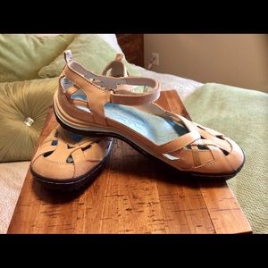 NWOT Jambu Mary Jane Active Shoes.